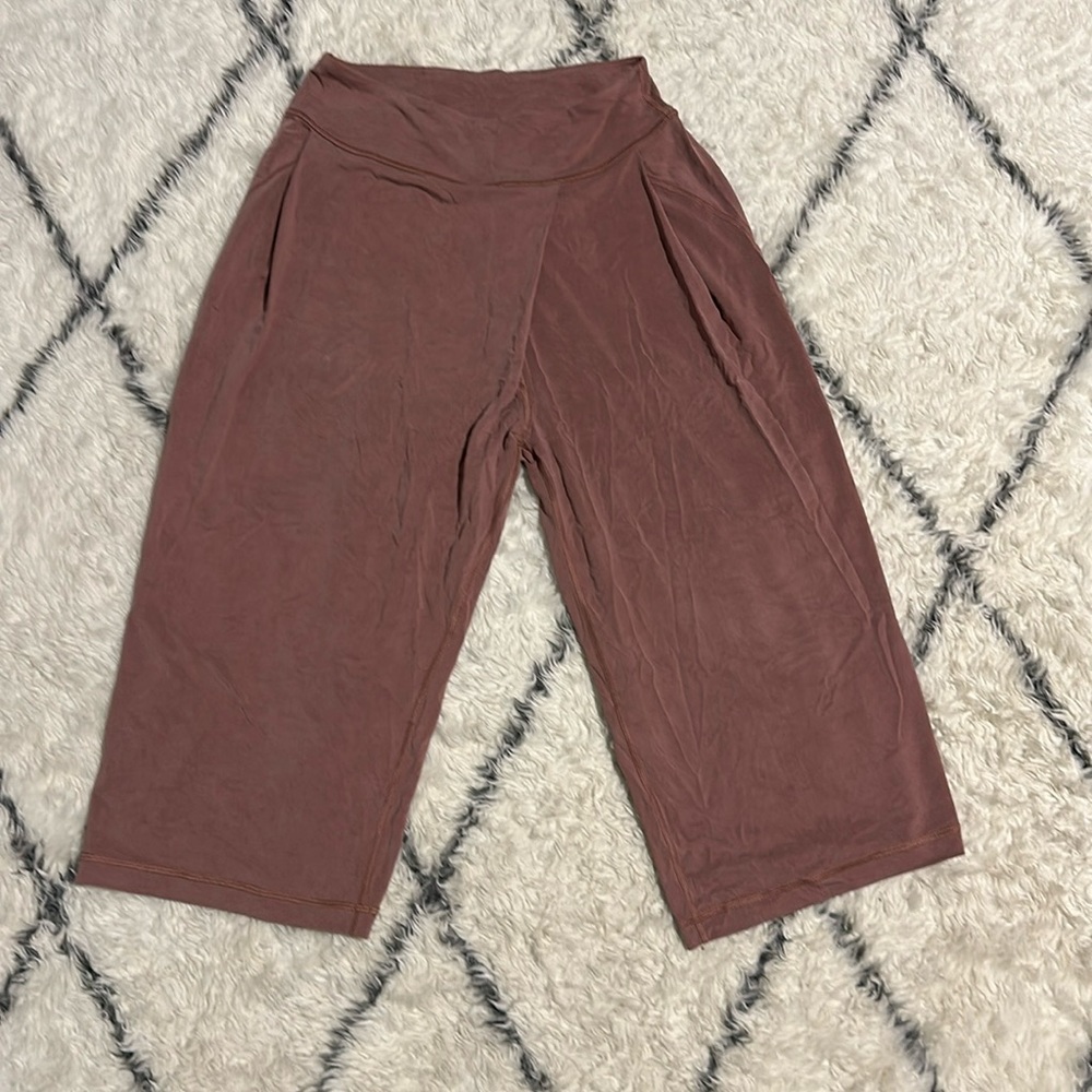 Wide leg high rise crop 19”